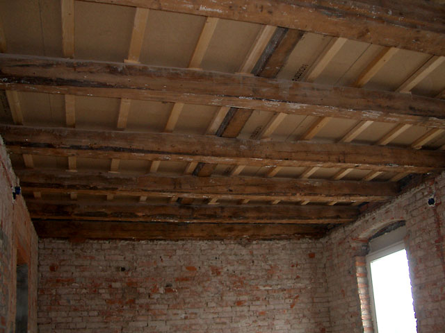 Verstärkung von Deckenbalken - Bauunternehmen Ralf Diewell - Berlin