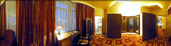 360-Grad-Panorama-Ankleide-der-Luxussuite-Artist-Riverside-Hotel-Spa-Berlin