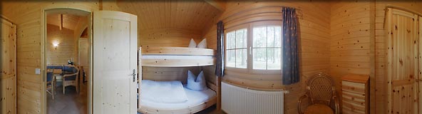 360-Grad-Panorama erstes Schlafzimmer im Ferienhaus 19 · Ferienpark am Ellbogensee