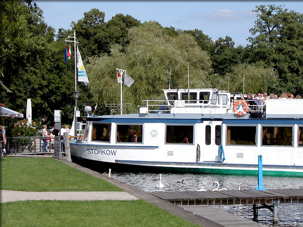 Foto: Binnenschiff im Saarower Hafen