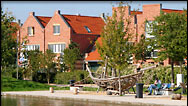 Blick aus dem BUGA-Park auf Haus "Delft" im Frederiken-Viertel