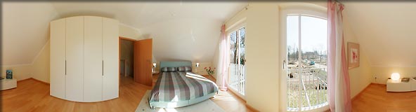 360-Grad-Panorama - Schlafzimmer im Obergeschoß im Musterhaus-Eigenheim "Park Spreti"